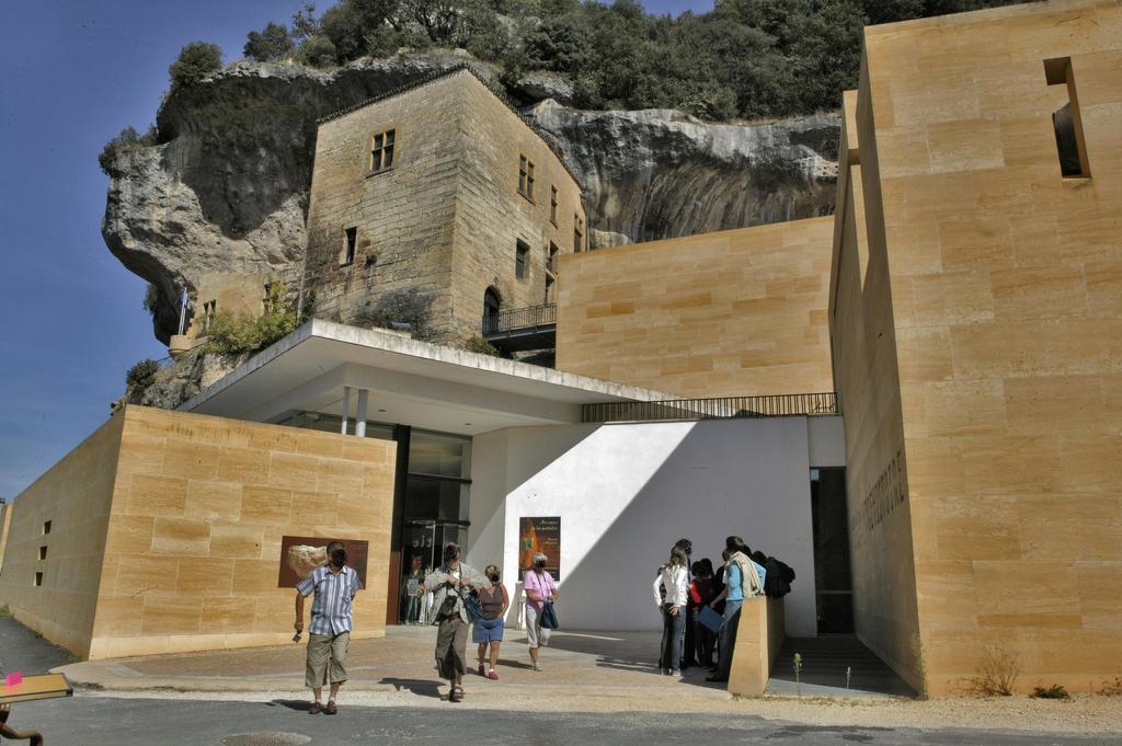 Hostellerie Du Passeur - Hotel & Restaurant - Climatisation Et Piscine Chauffee Les Eyzies Exterior photo