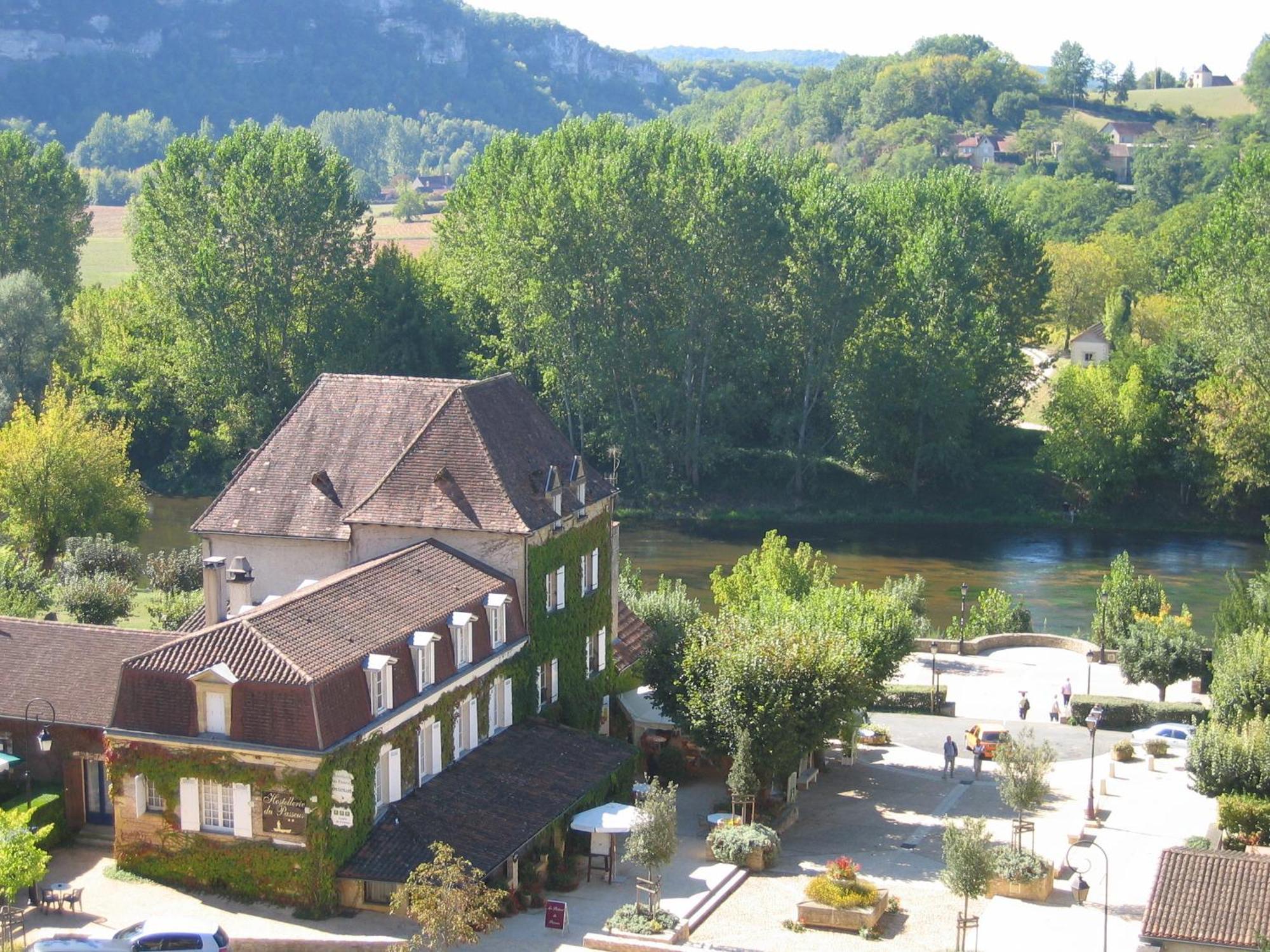 Hostellerie Du Passeur - Hotel & Restaurant - Climatisation Et Piscine Chauffee Les Eyzies Exterior photo